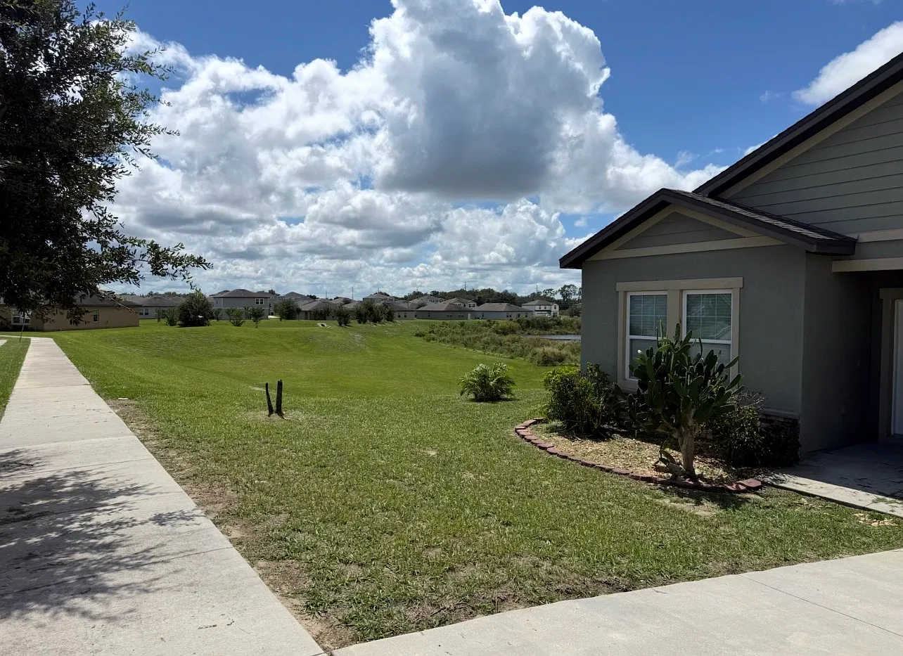 3 bed, 1636 sqft, $2,100 — Photo 2