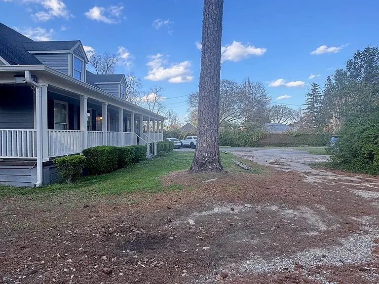 641 College St — Photo 26