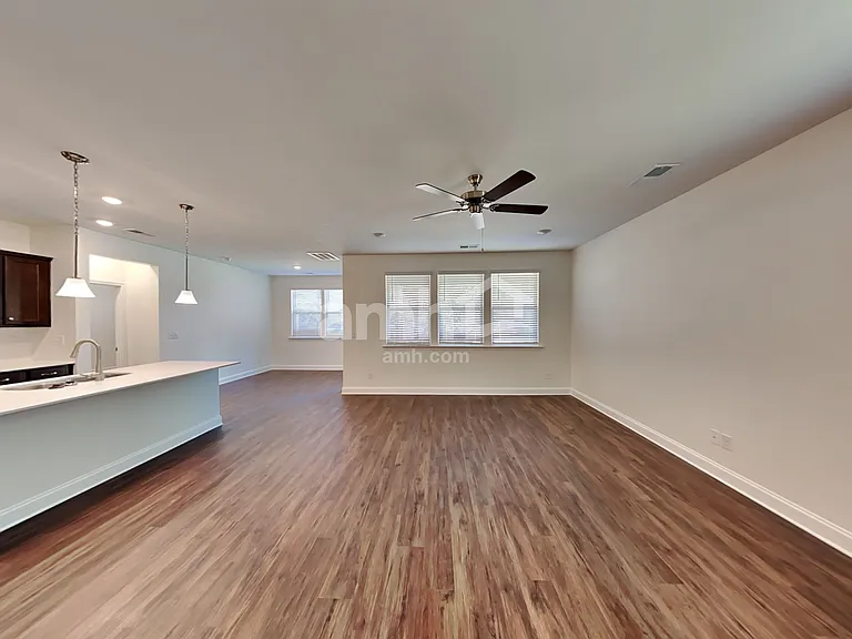 561 Rivermist Dr — Photo 5