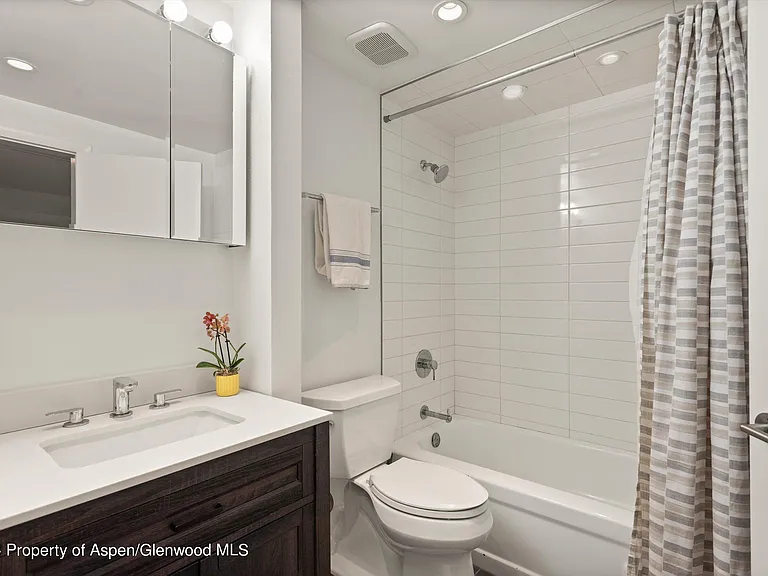 1326 Vine St #1326 — Photo 12