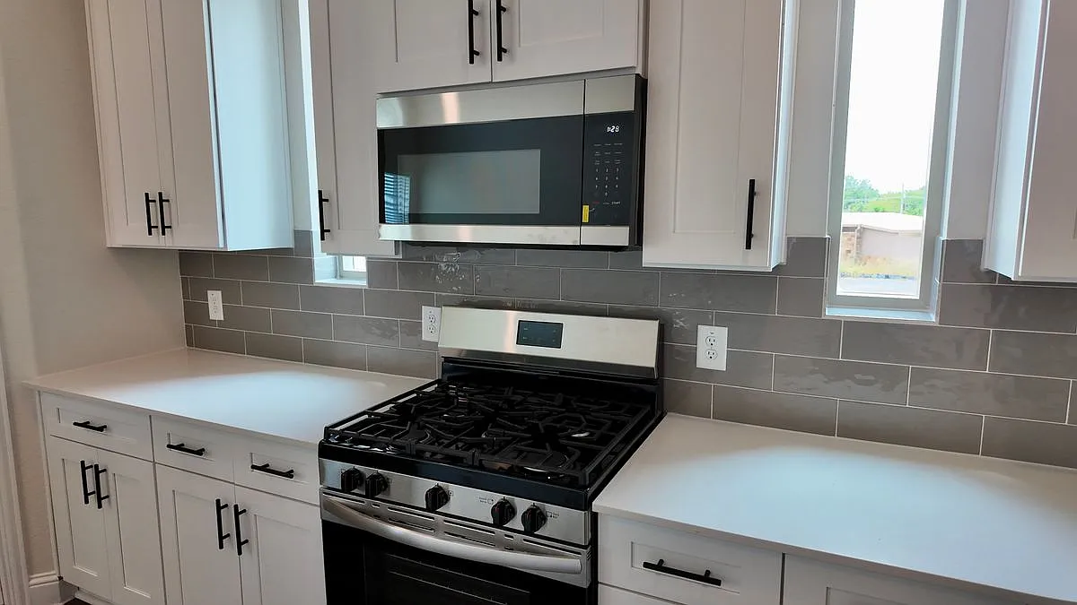 4 bed, 4.0 bath, 1727 sqft, $3,200 — Photo 4