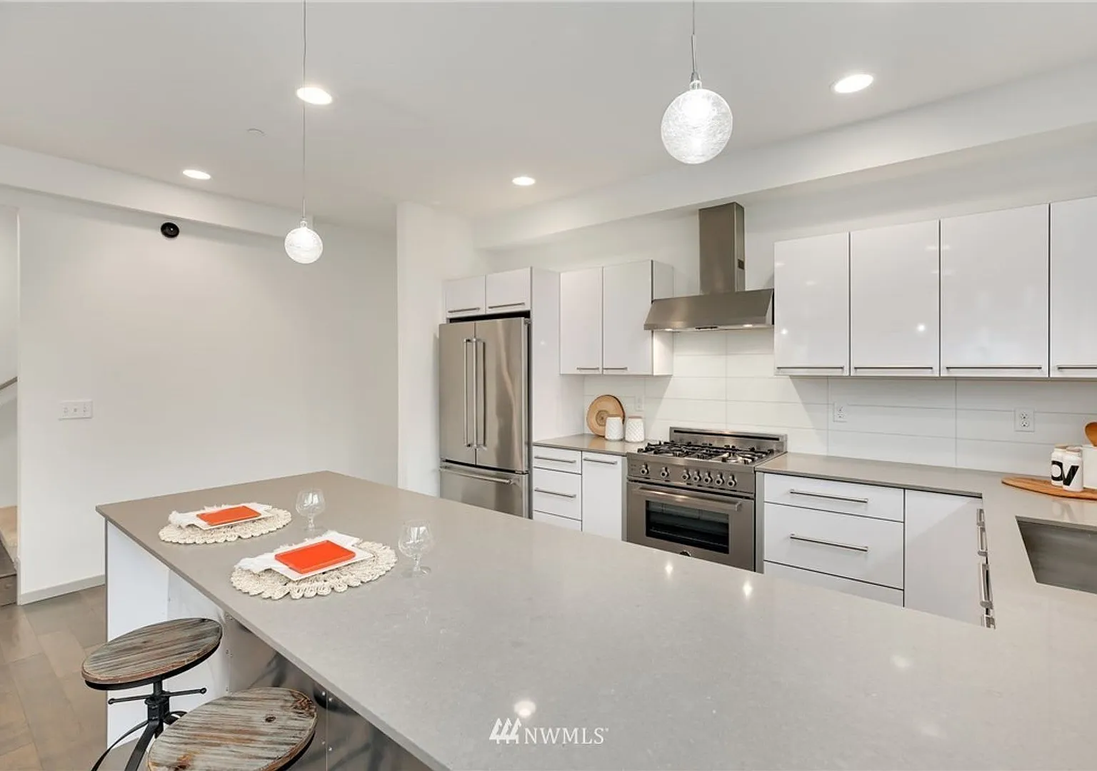 Amazing Capitol Hill Townhome 2/2.5 with 2 car garage — Photo 4