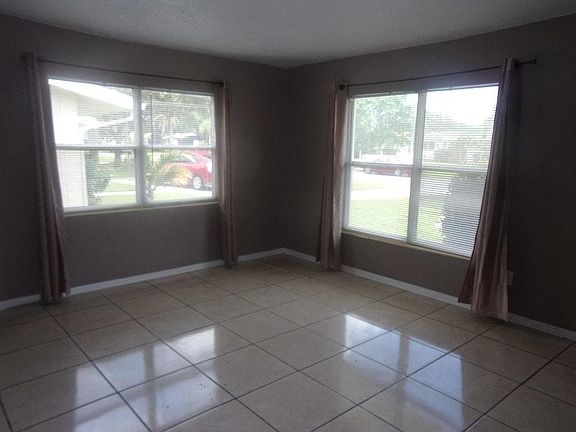 3rd image of 117 43rd Ave NE