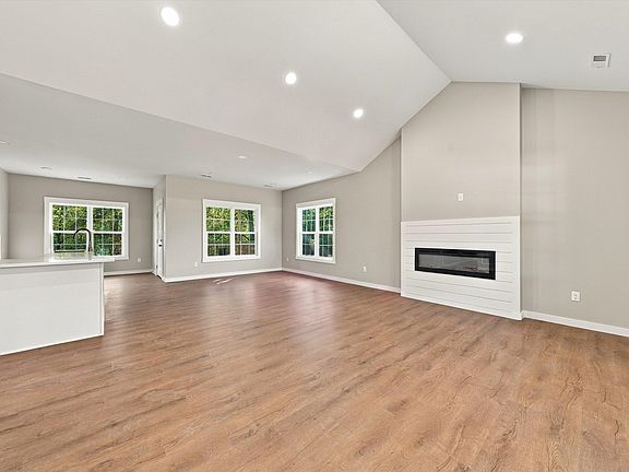 5th image of 65 Summerfield Rd