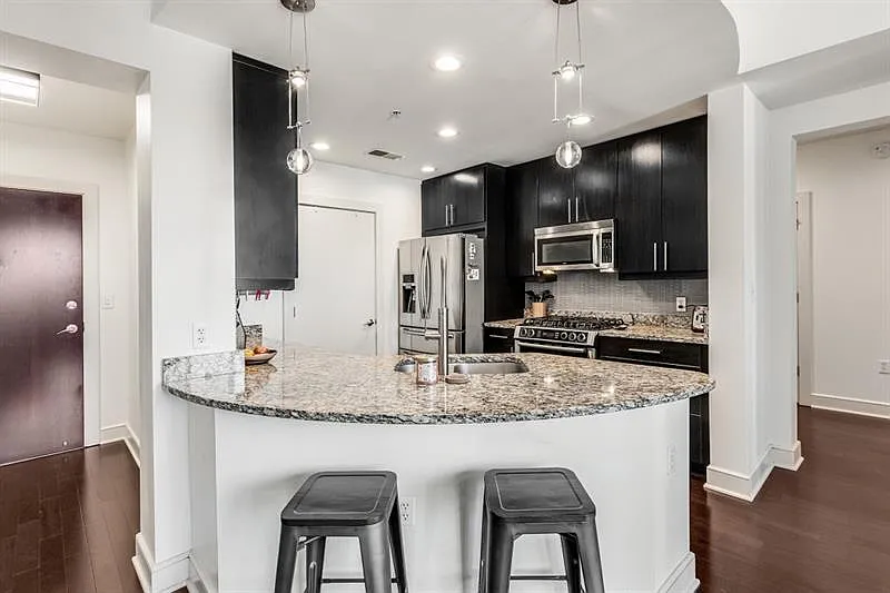 1 bed, 1.0 bath, 989 sqft, $2,500 — Photo 4