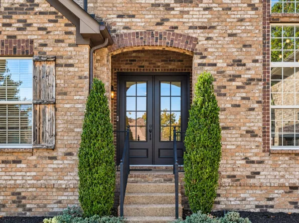 1015 Five Coves Trce, Gallatin, TN 37066