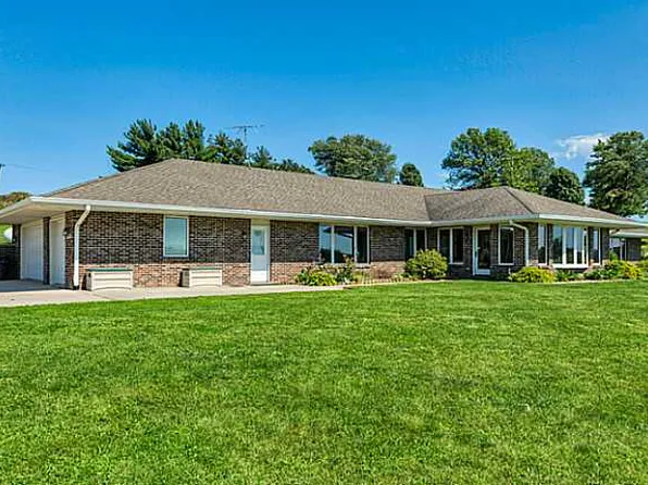 2803 E Acorn St, Des Moines, IA 50320