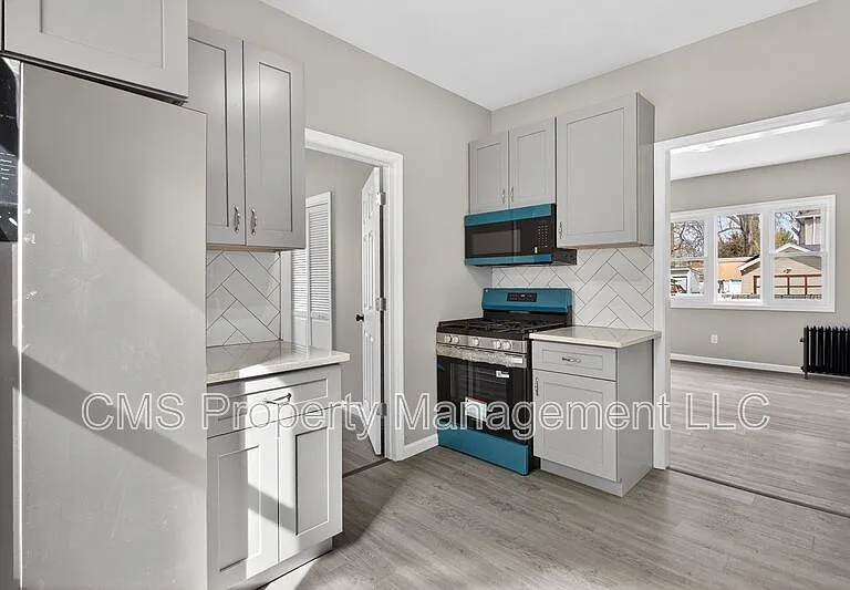 378 Grand St #1R — Photo 13