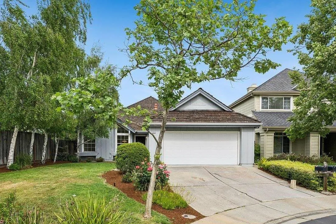 1402 Dominica Ln photo 1