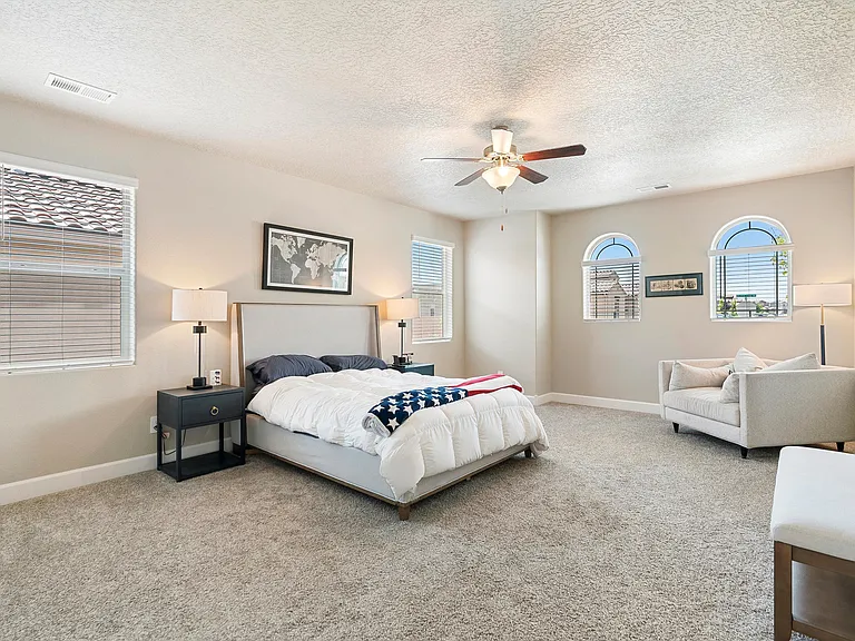 4453 Skyline Loop NE — Photo 9