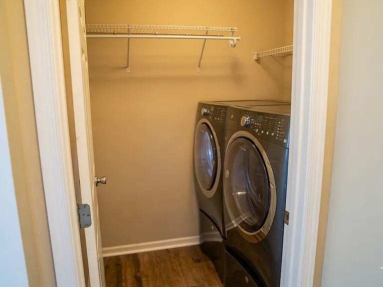 3516 King Edward Way — Photo 8