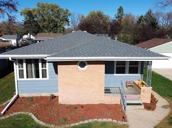 219 E 32nd St, South Sioux City, NE 68776