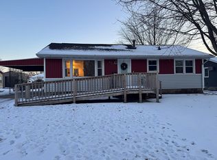 823 E Howard St, Manchester, IA 52057