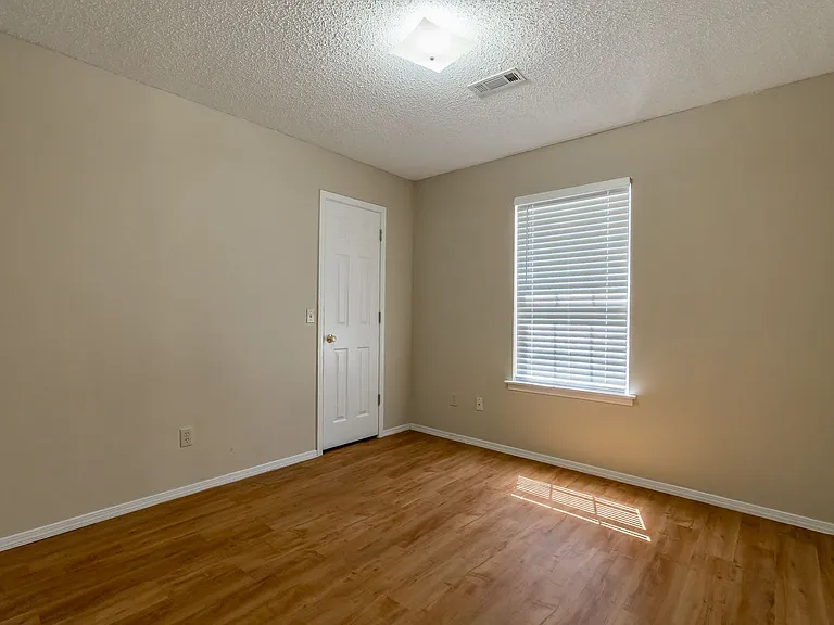 594 S Dockery Ln — Photo 4