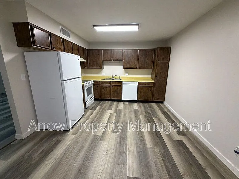 2 bed, 1.0 bath, 972 sqft, $795 — Photo 4