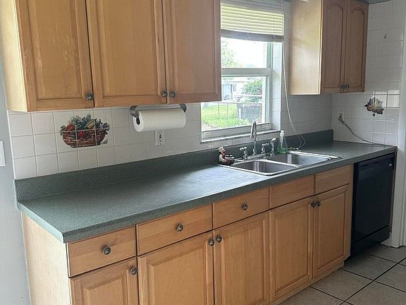 2nd image of 2804 Bayeux Ave
