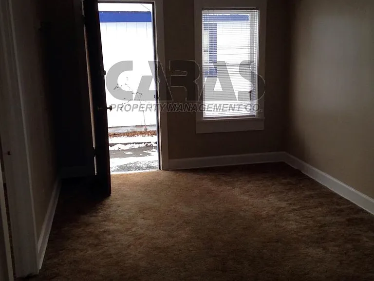 524 1/2 S 2nd St W — Photo 6