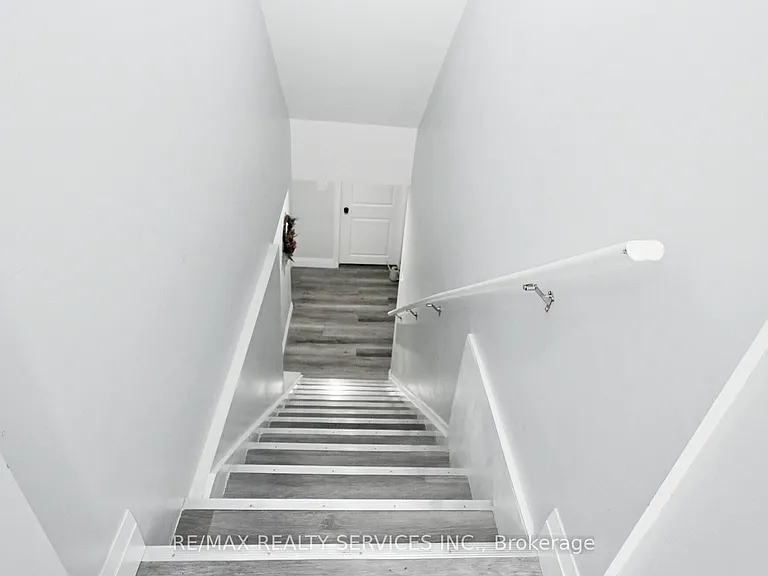 8 Yeoman Dr #BASEMENT — Photo 3