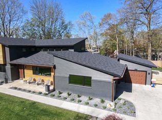 633 Manhattan Rd SE, East Grand Rapids, MI 49506