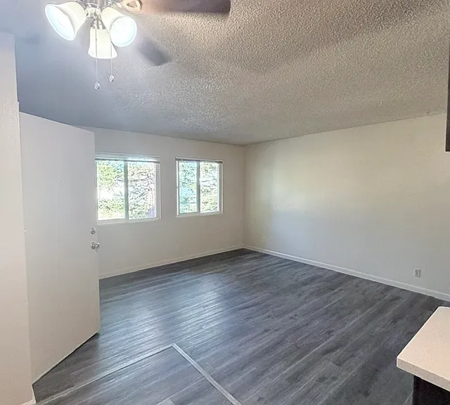 1 bed, 1.0 bath, 550 sqft — Photo 3