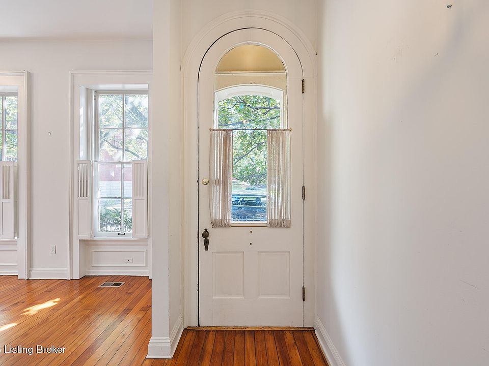 4th image of 1409 E Washington St