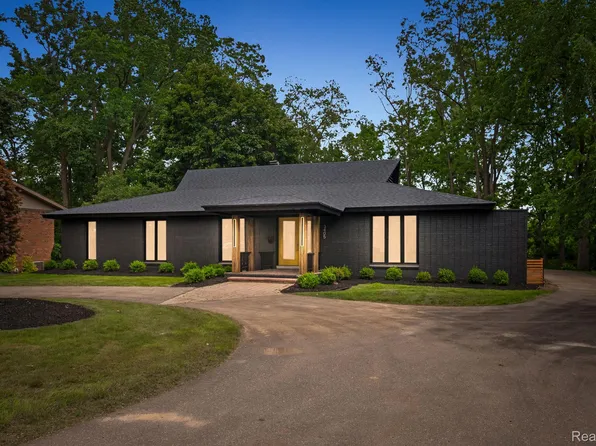 3405 Pine Estates Dr, West Bloomfield, MI 48323