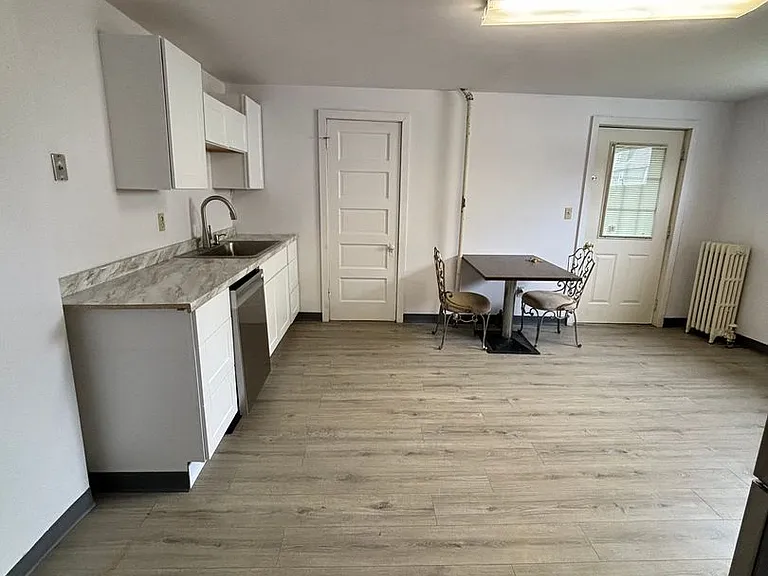 628-630 Moosic Street — Photo 3