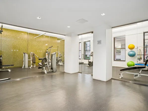 56 Pine Street image 10 of 12