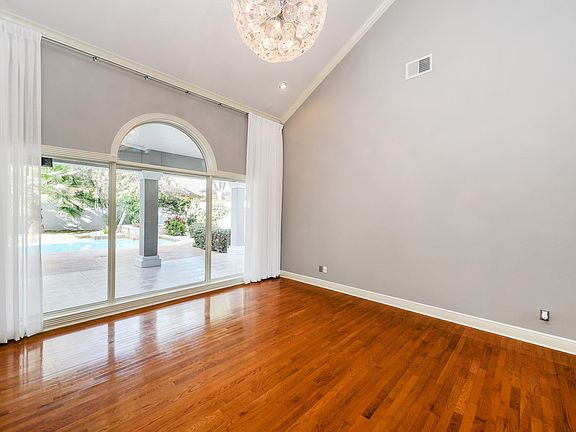 5th image of 206 Elkington Loop