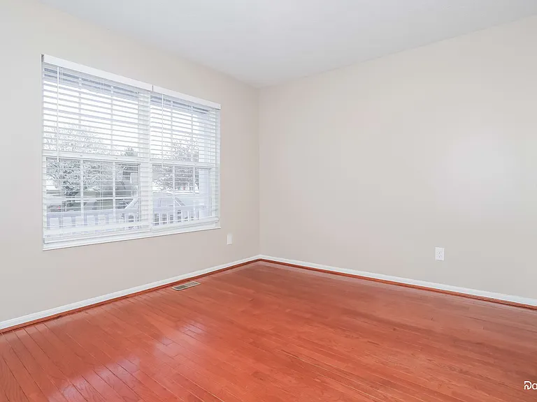 585 Foxglove Ct — Photo 11