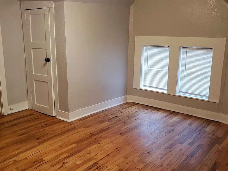 702 College St #3 — Photo 8
