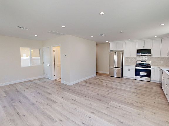 4th image of 22131 Victory Blvd #22133