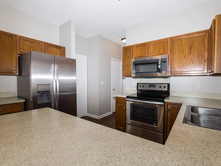 10415 Battle Ct — Photo 8