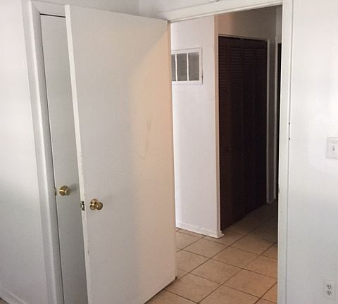 4th image of 4469 N Sheridan Ave