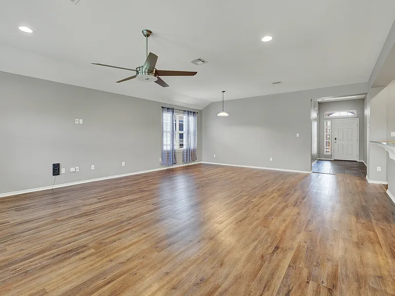 128 Sage Meadows Dr — Photo 2