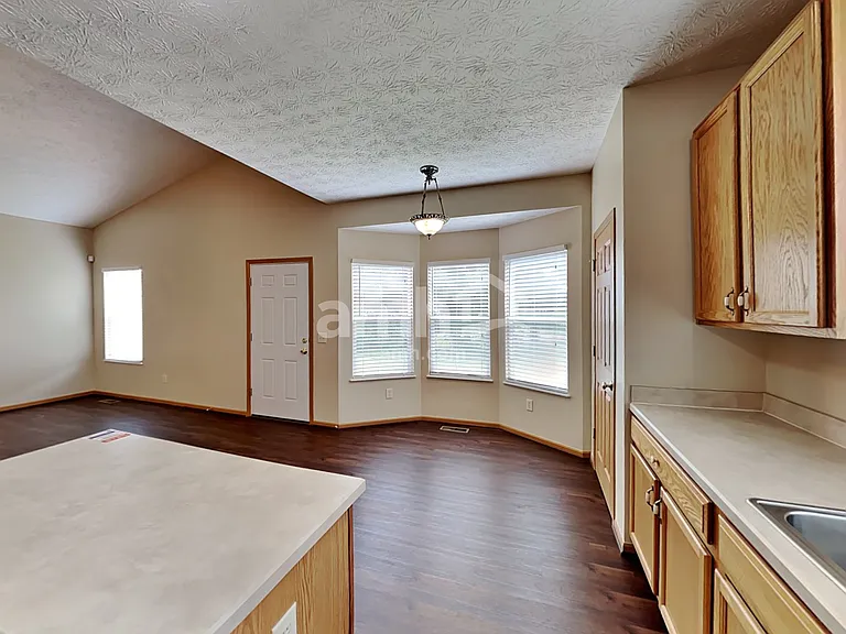 1468 E Quail Run Dr — Photo 4