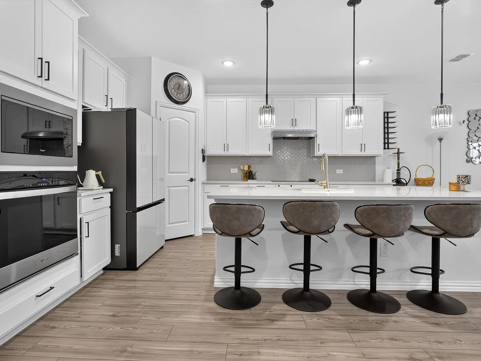 5 bed, 2726 sqft, $3,200 — Photo 4