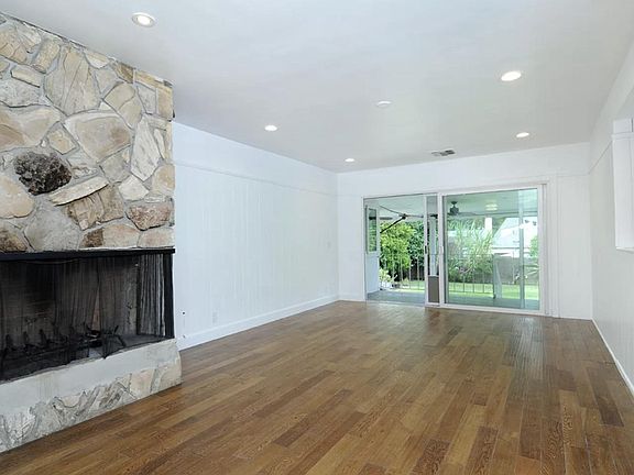 2nd image of 2458 Sleepy Hollow Dr