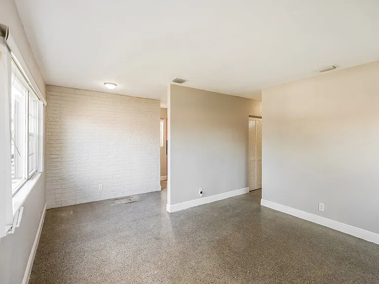 2218 Farragut St — Photo 4