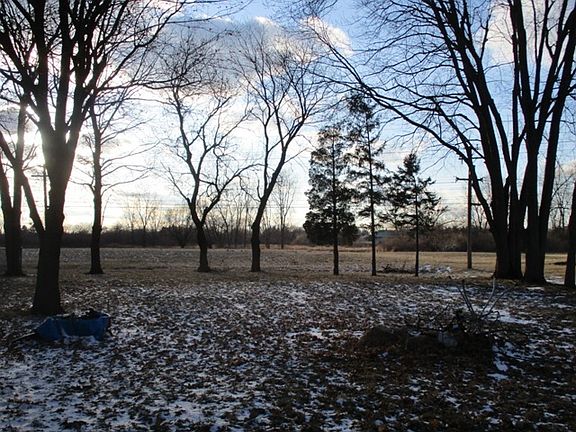 3rd image of 37402 N Shirley Dr
