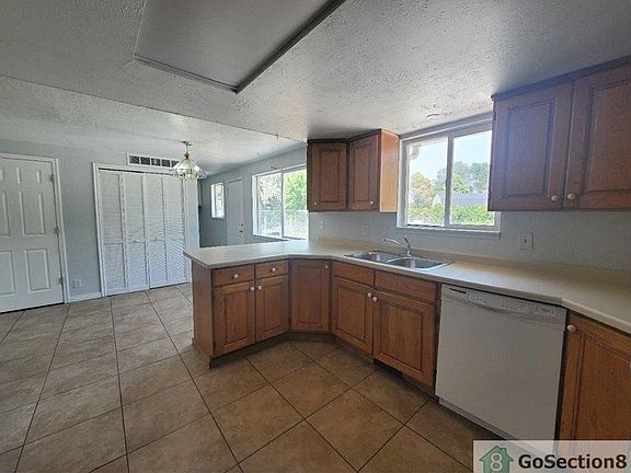 3rd image of 3650 W Toulouse St #A