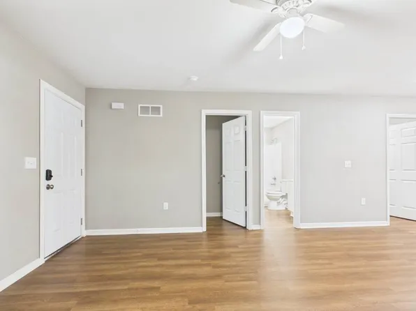 306 W Market St #B, Warrensburg, MO 64093