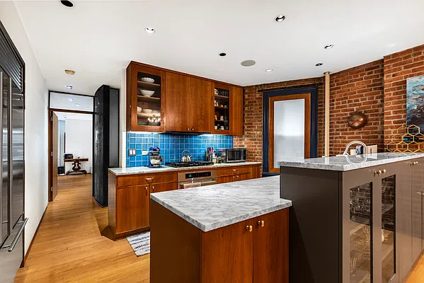 Sold by Warburg | media 2
