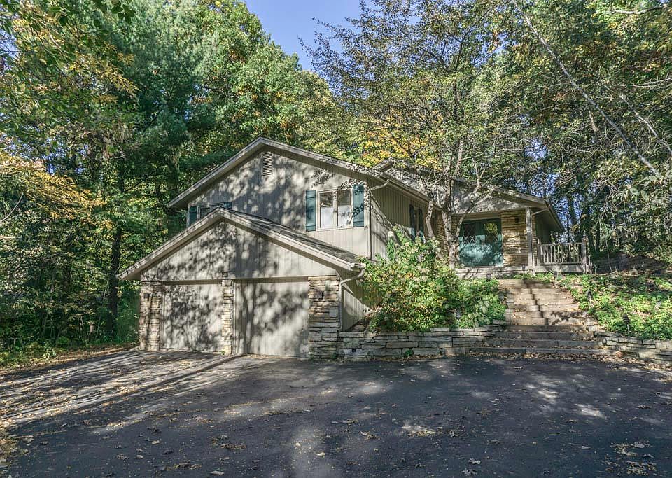 1st image of 30 Abbey Springs Dr