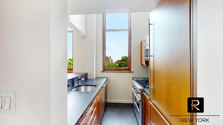 Rented by R New York | media 27