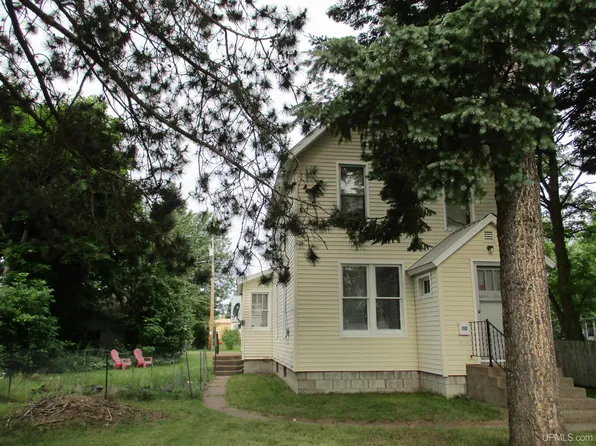 110 N 4th St, Ontonagon, MI 49953