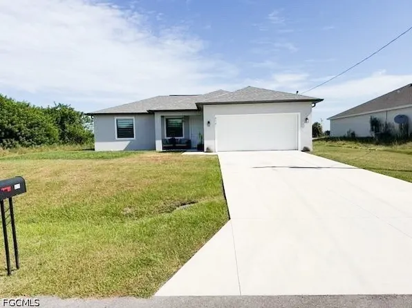 8041 Sherwood Cir, Labelle, FL 33935