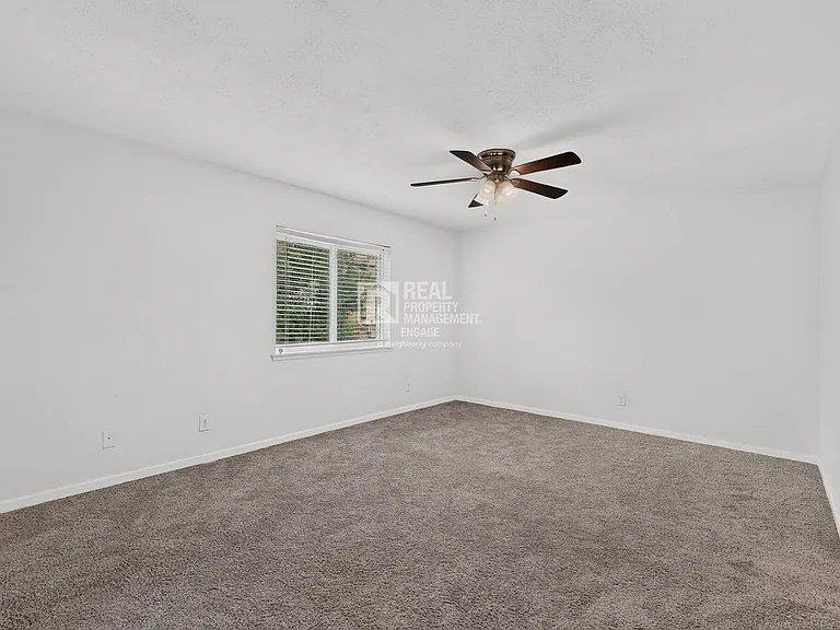 4548 Newcombe Dr — Photo 20