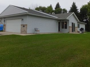 682 Appletree Ln, Moorhead, MN 56560