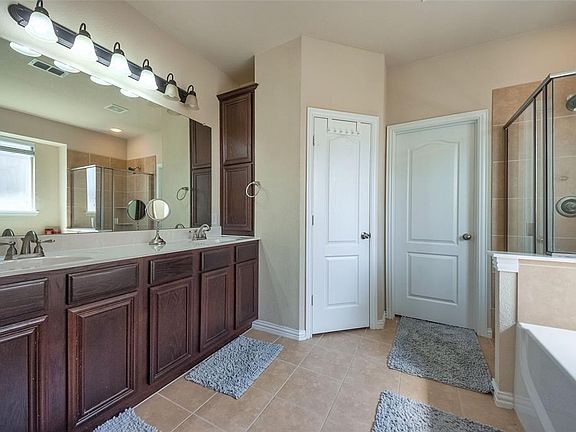 2nd image of 1522 Summerwood Ln